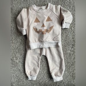 Neutral pumpkin baby outfit